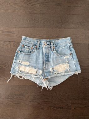 Levi’s light wash destroyed Jean shorts